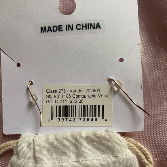 Earrings 💖 - Picture 3 of 5